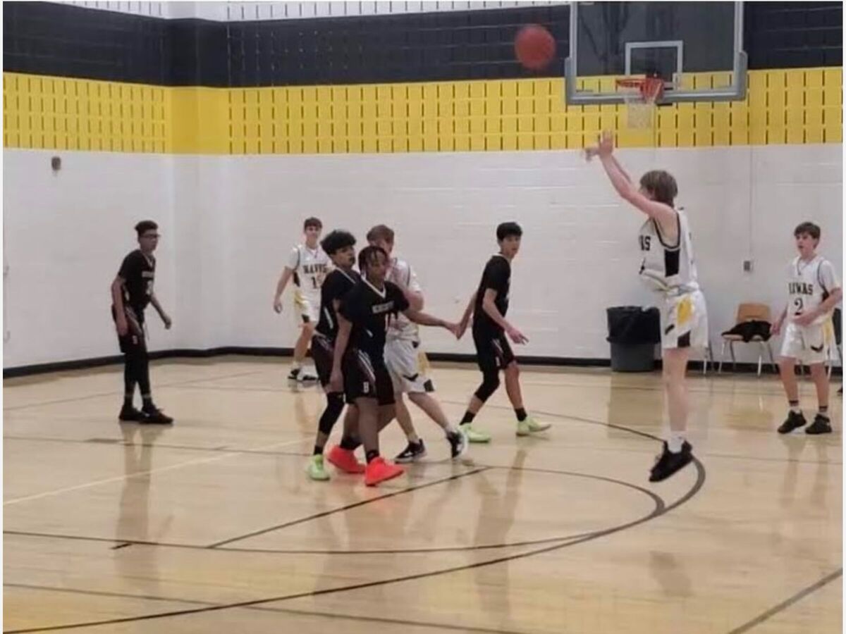 Middle schooler wins team basketball game with incredible 'full-court buzzer -beater