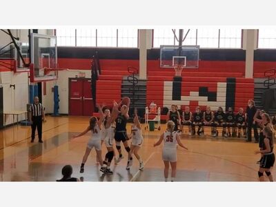 River Dell varsity girls basketball team keeps undefeated record intact in 41-28 win over Westwood
