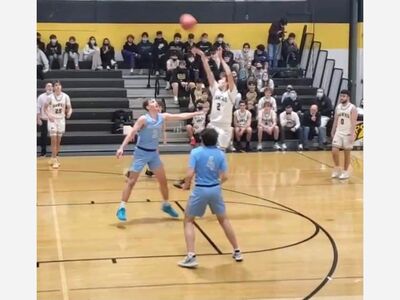River Dell varsity boys basketball team gets back on winning track with win over Mahwah