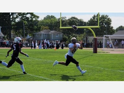 Max Froonjian & Jake Sconza propel River Dell Golden Hawks Varsity Football Team to a comeback win over Bergenfield