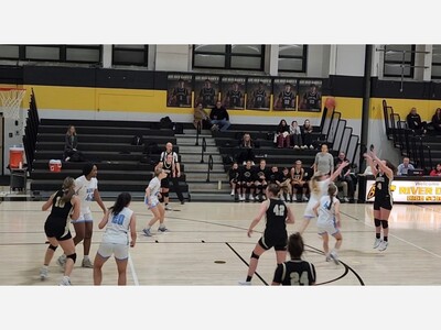 River Dell Varsity Girls Basketball Team extends winning streak to five games after victory over Mahwah